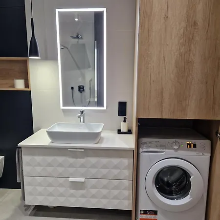 Tesorio Modern Aircon & Parking Apartment *