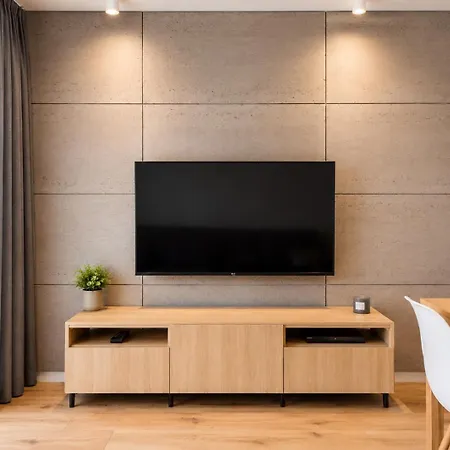 Tesorio Modern Aircon & Parking * Breslau