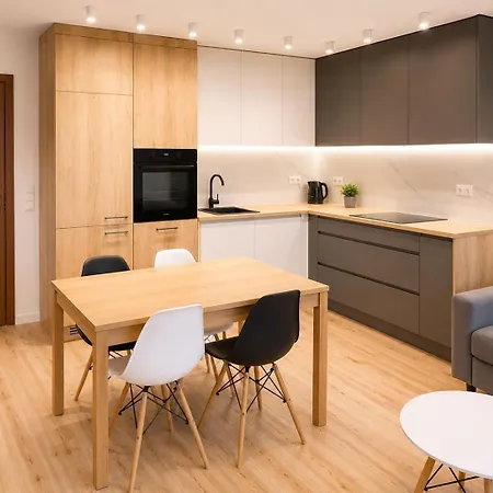Tesorio Modern Aircon & Parking Breslau